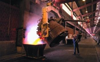 Especialista da gigante de alum�nio russa RusAl acredita que solu��o � reduzir produ��o em 10 a 12%.